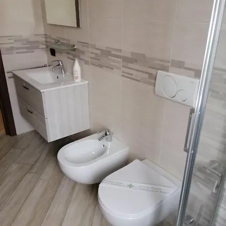 Karina House - * קומו