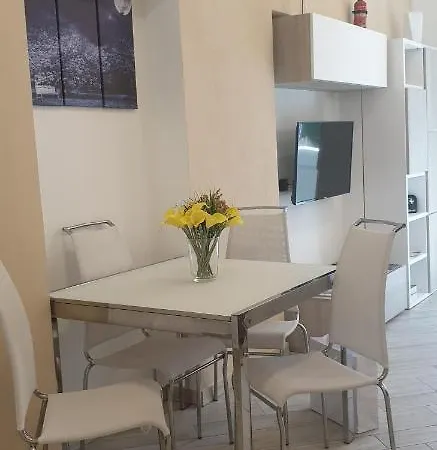 Karina House - * קומו