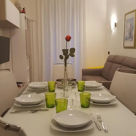 Karina House - * קומו